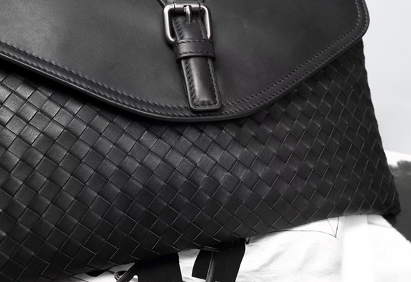 ボッテガヴェネタバッグ背面デザイン